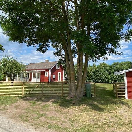 Charming Cottage: Dog-Friendly Nature Retreat with Golf Nearby Kalmar Exterior photo